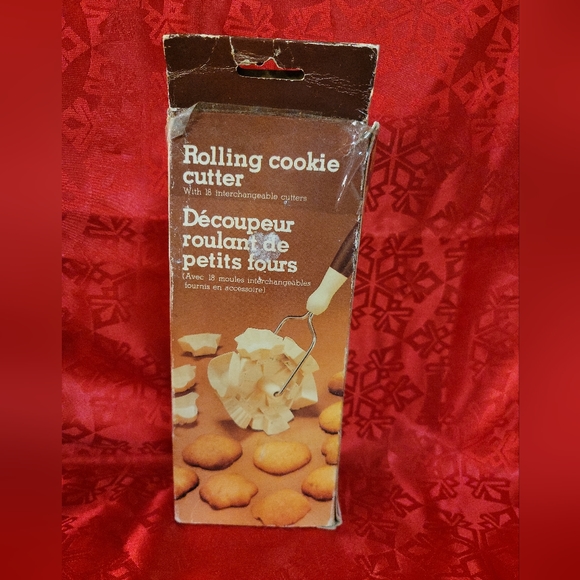 Vintage Rolling Cookie Cutter with 18 Interchangeable Cutters Shapes Christmas - Picture 4 of 8